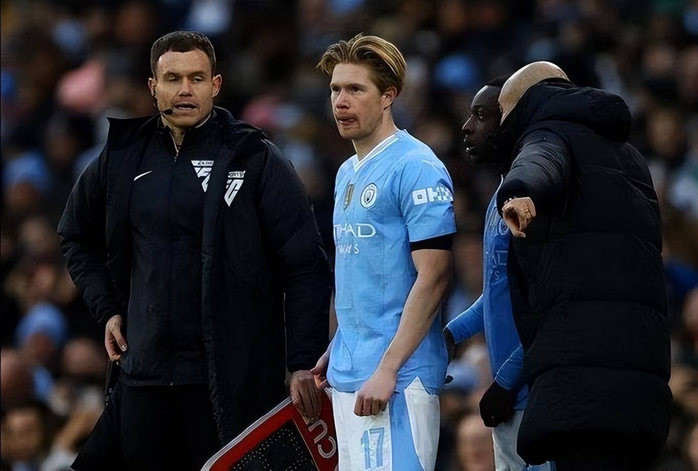 包含德布劳内连续十场比赛得分超过失利，加拿大队冲击纪录！的词条