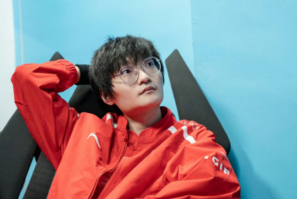 Rookie爆冷击败IG，出色防守引爆全场！的简单介绍